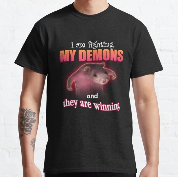Je combats mes démons et ils gagnent un mème d'art de mot de rat T-shirt classique