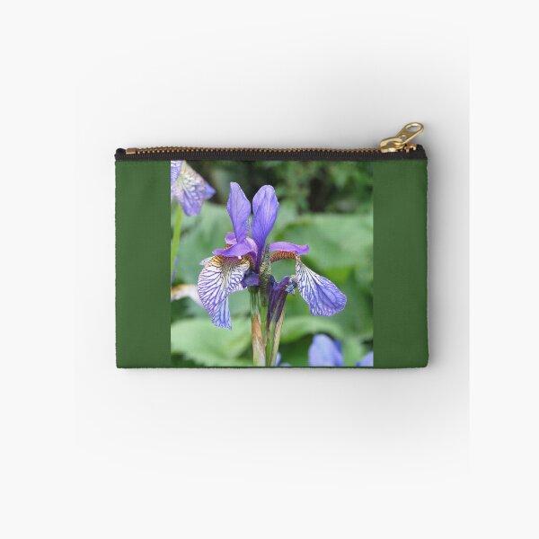Artikelvorschau, Blaue und gelbe Iris-Blume entworfen und verkauft von Honey Myrtle Studio.