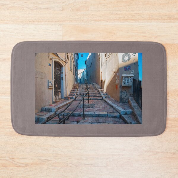 Aperçu de l'œuvre Vieille ruelle du Panier de Marseille créée et vendue par Brian Shaw.