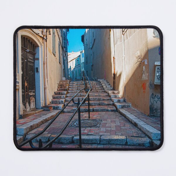 Aperçu de l'œuvre Vieille ruelle du Panier de Marseille créée et vendue par Brian Shaw.