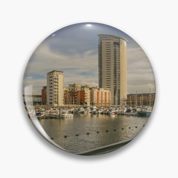 Artikelvorschau, Der Meridian Tower in Swansea Marina entworfen und verkauft von Leighton Collins.
