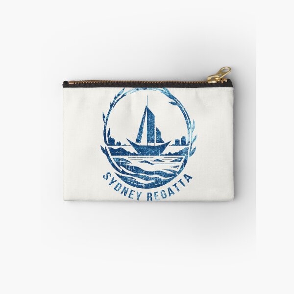 Aperçu de l'œuvre Graphique Sydney Regatta avec texte bleu effet vieilli créée et vendue par Time4Space.