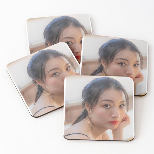 Item preview, Escote delicado designed and sold by Fisher-Snow.