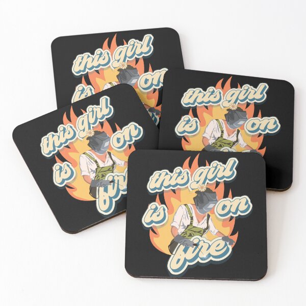 Aperçu de l'œuvre Cette fille est en feu soudeur femme cadeau groovy créée et vendue par HomeCoquette.