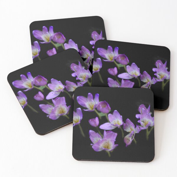 Artikelvorschau, Violette Blumen auf schwarzem Hintergrund entworfen und verkauft von olena2552.