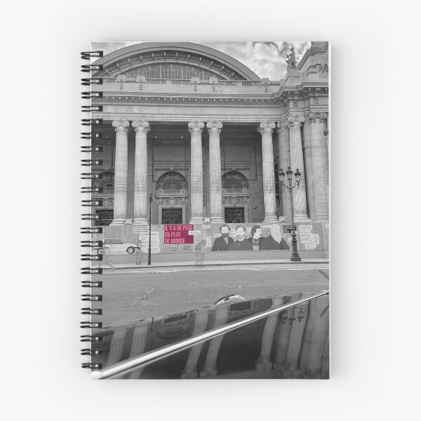 Aperçu de l'œuvre Il y a de plus en plus de monde, Le Grand Palais, Paris, 2023 créée et vendue par WDBD.