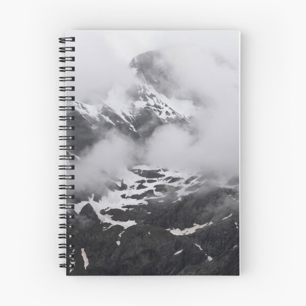 Aperçu de l'œuvre MONTAGNE DE NUAGES créée et vendue par SSP-PRINTS.