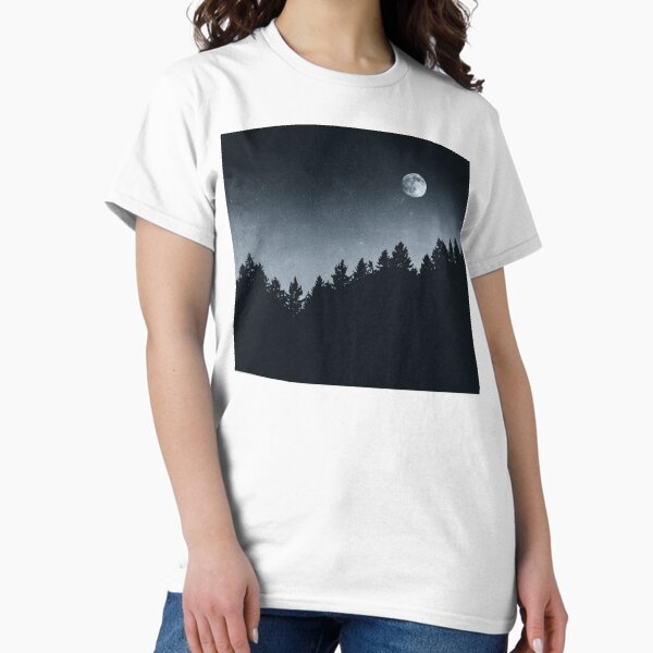 Vista previa del artículo con la obra «Under Moonlight // Ghost Wood Vibes In A Dark Forest With Cascadia Trees In Magic Night Sky», diseñado y vendido por Tordis Kayma.