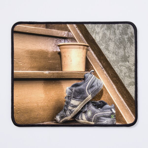 Item preview, vieilles chaussures d'enfants sur un escalier - HDR designed and sold by pASob-dESIGN.