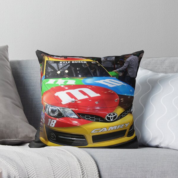 kyle busch racing Throw Pillow