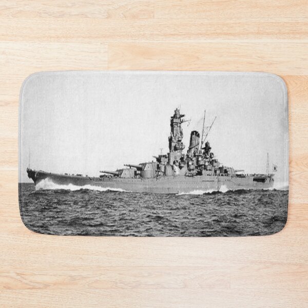 Artikelvorschau, WW2 - 1940er - Kaiserliche Japanische Marine - Yamoto - Superschweres Schlachtschiff - Schwarz & Weiß - Fotodruck entworfen und verkauft von TheHappyK.