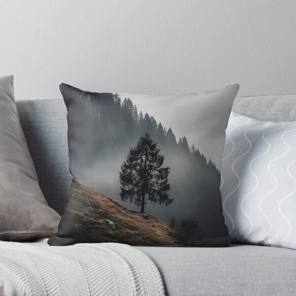 Artikelvorschau, Baum auf einem Berg Minimalistisch entworfen und verkauft von FinchezDesigns.