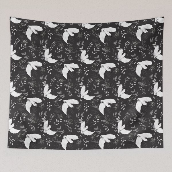 Aperçu de l'œuvre Motifs floraux fantaisistes sans couture avec oiseaux blancs et fond noir créée et vendue par OFMdesigns.