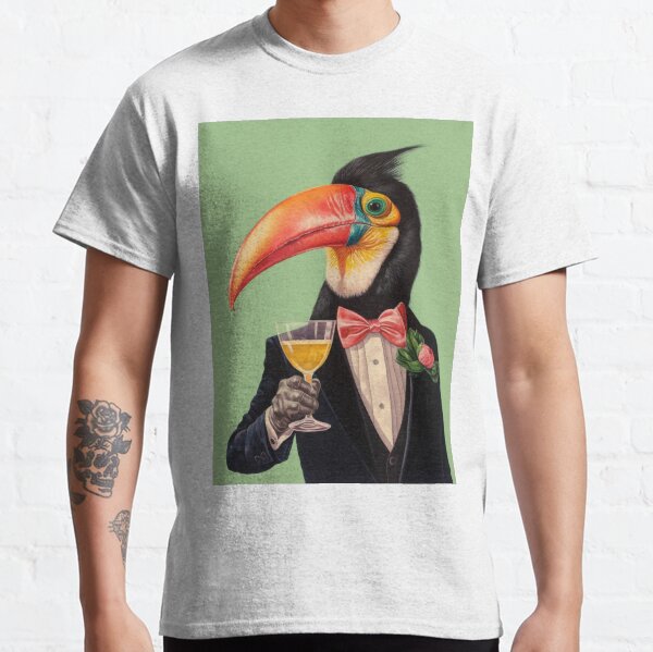 Un bel oiseau en smoking et une boisson T-shirt classique