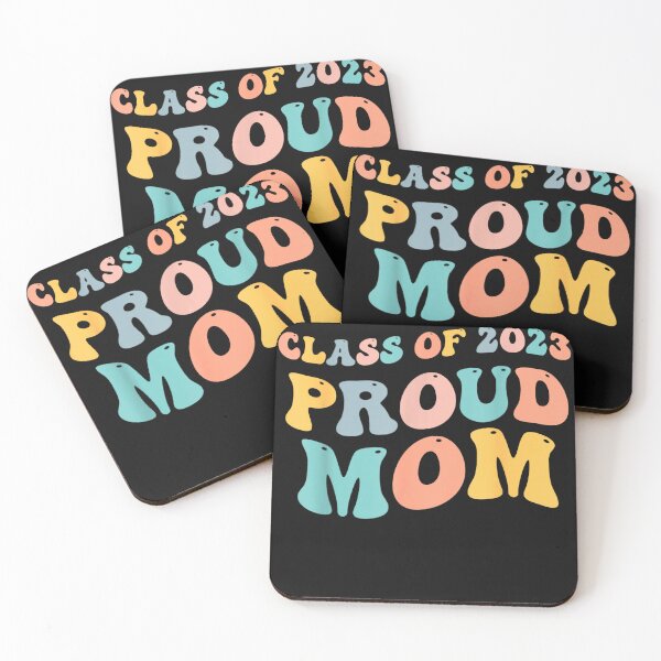 Aperçu de l'œuvre Class Of 2023 Proud Mom Retro Mother Senior Graduation Grad créée et vendue par mainana78.