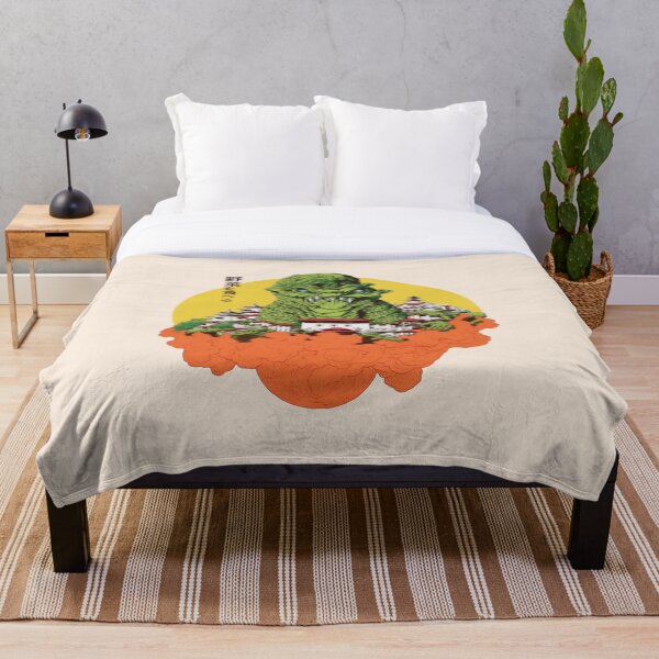 Artikelvorschau, Iss Dein Gemüse! Vintage-Filmplakat mit Broccoli Dragon T-Shirt entworfen und verkauft von GloomyBazaar.