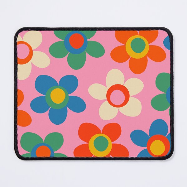 Aperçu de l'œuvre Joyeux Maisie fleurs motif floral coloré sur rose créée et vendue par kierkegaard.