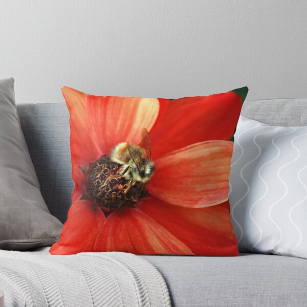 Artikelvorschau, Bumble bee on orange flower entworfen und verkauft von Deb22.