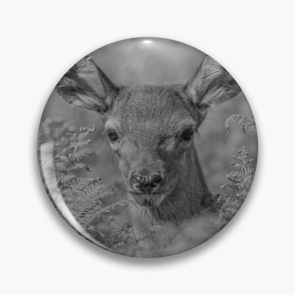 Artikelvorschau, Deer Fawn in black and white.  entworfen und verkauft von JoHackman.