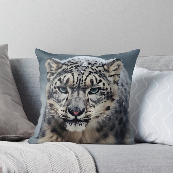 Artikelvorschau, Snow Leopard on the Hunt entworfen und verkauft von EnviPrints.