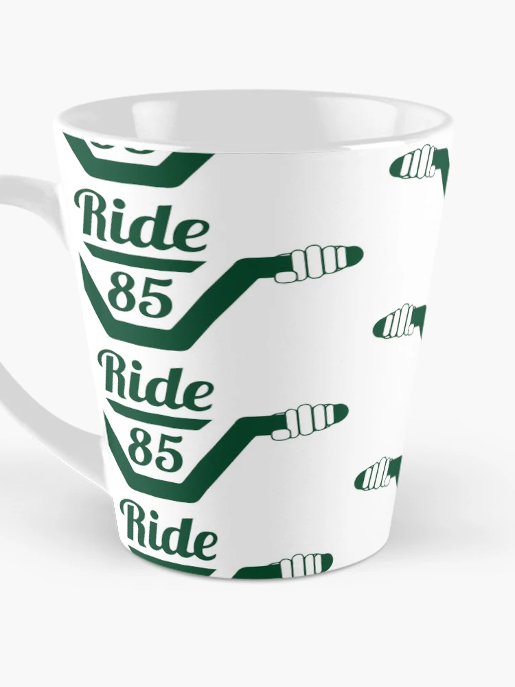 Aperçu 3 sur 4. Mug à café avec l'œuvre Barres Ride85 - Vermont Racing Green créée et vendue par Ride85.