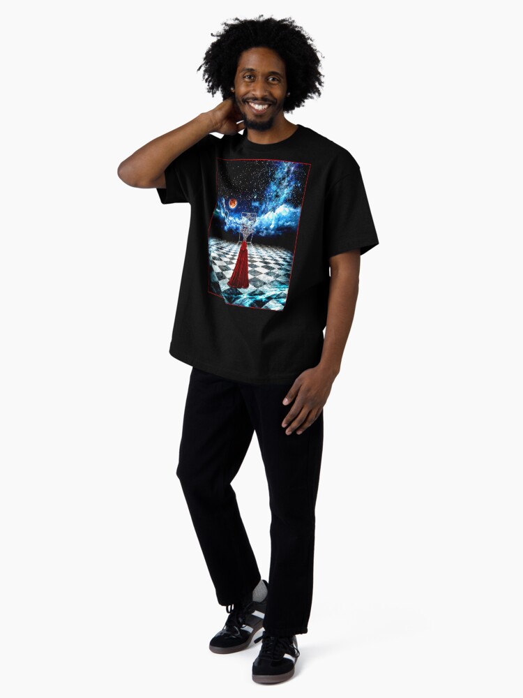 Imagen 4 de 7, Camiseta oversize con la obra Masonería y Ocultismo, diseñada y vendida por FotoLibreStudio.