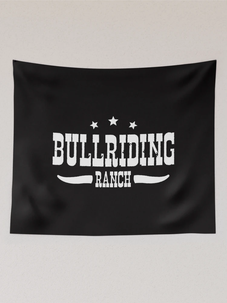 Aperçu 2 sur 3. Tentures avec l'œuvre Bull Riding Ranch blanc créée et vendue par RicardoPeragua.