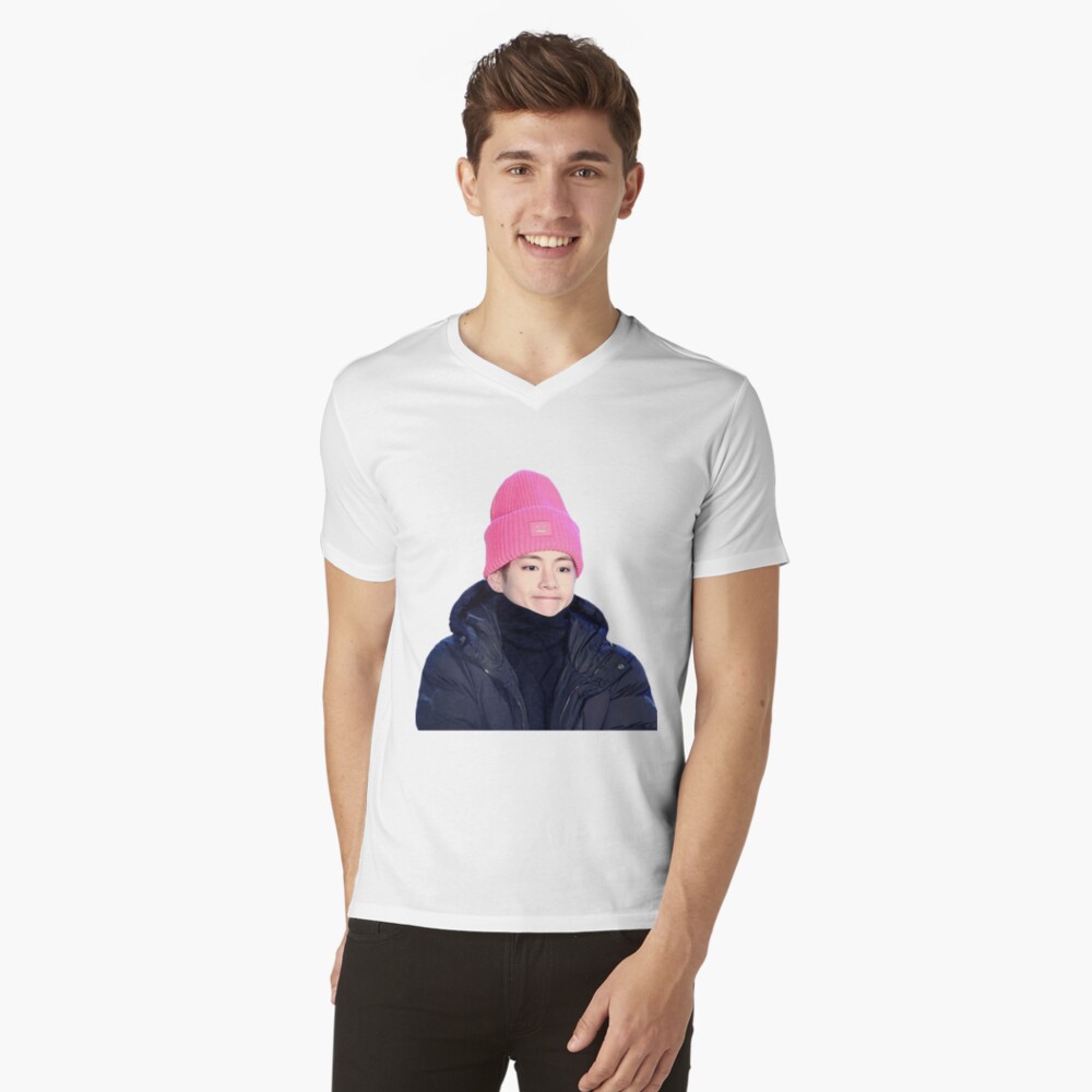 Artikel-Vorschau von T-Shirt mit V-Ausschnitt, designt und verkauft von emilyyy2019.
