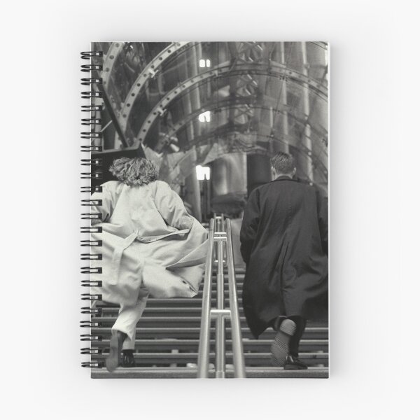 Aperçu de l'œuvre Couple qui monte les marches créée et vendue par Flo Smith.