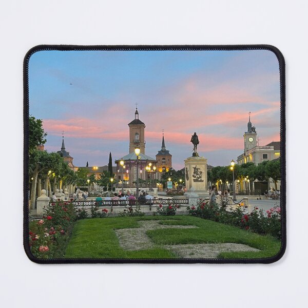 Artikelvorschau, Plaza Cervantes in Alcala de Henares bei Sonnenuntergang entworfen und verkauft von Ponted.