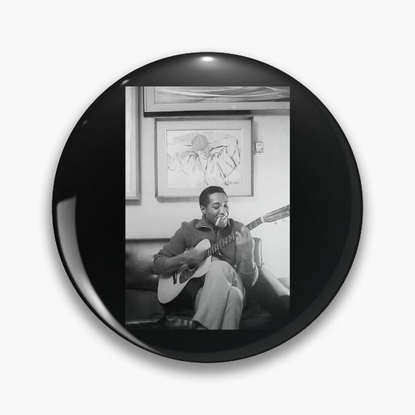 Artikelvorschau, Sam Cooke spielt Gitarre entworfen und verkauft von Cruz-Saint.