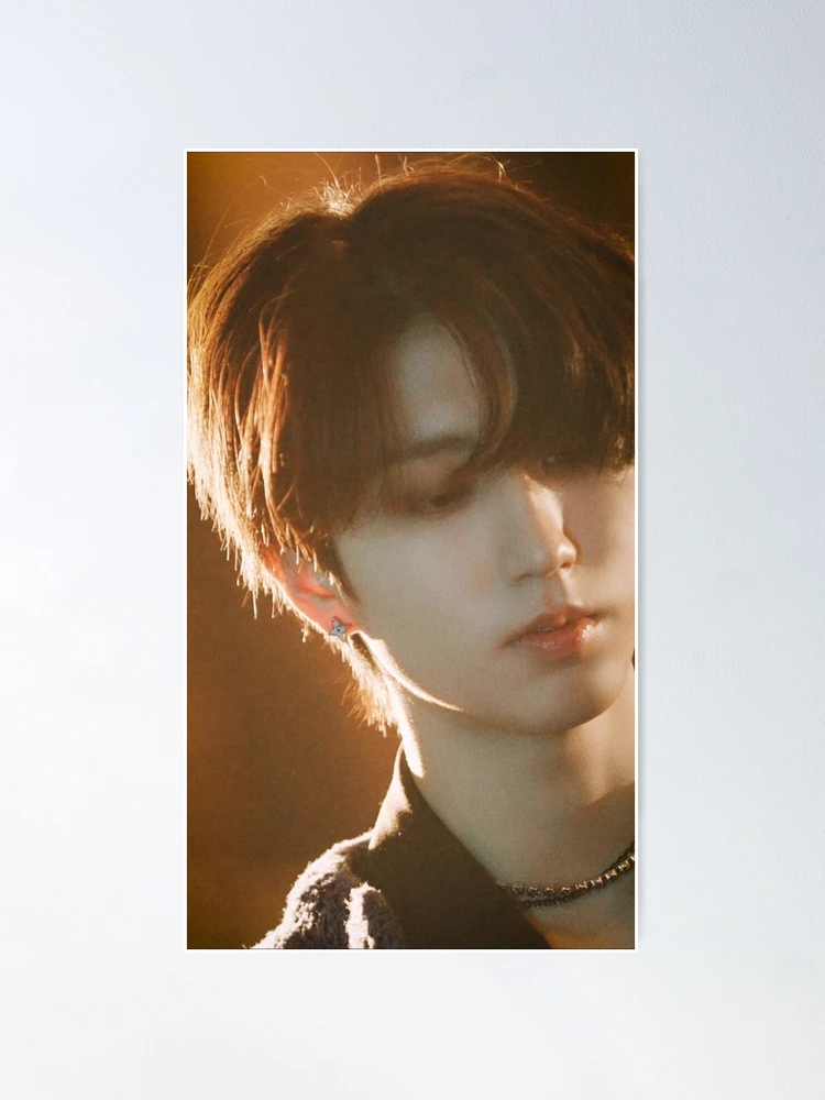 fposter,medium,wall_texture,