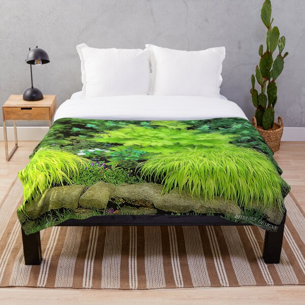 Aperçu de l'œuvre Doux Plumes De Vert créée et vendue par RiverDeeDesigns.