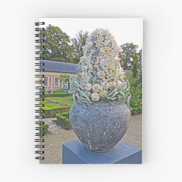 Artikelvorschau, Ein duftender Garten entworfen und verkauft von Graeme  Hyde.
