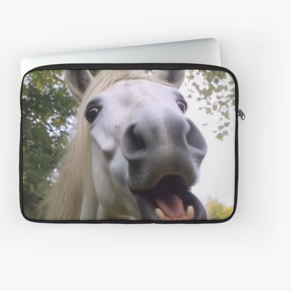 Aperçu de l'œuvre Cheval drôle souriant pour la caméra créée et vendue par Wyokid.