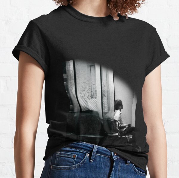 Attente au dispensaire de mauvaises herbes T-shirt classique