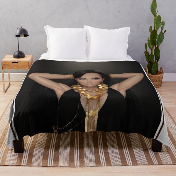 Artikelvorschau, Beautiful woman with golden jewelry entworfen und verkauft von Vintage Designs +.