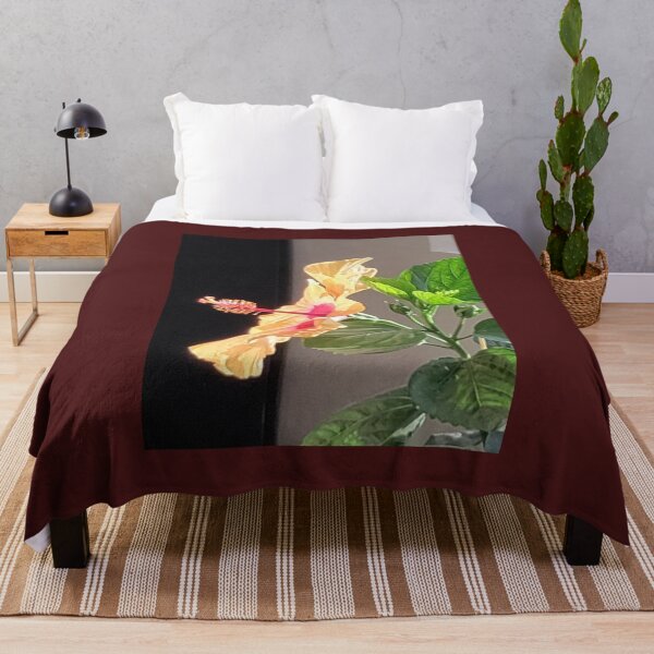 Aperçu de l'œuvre Magnifique hibiscus diva disco. créée et vendue par Agift4u.
