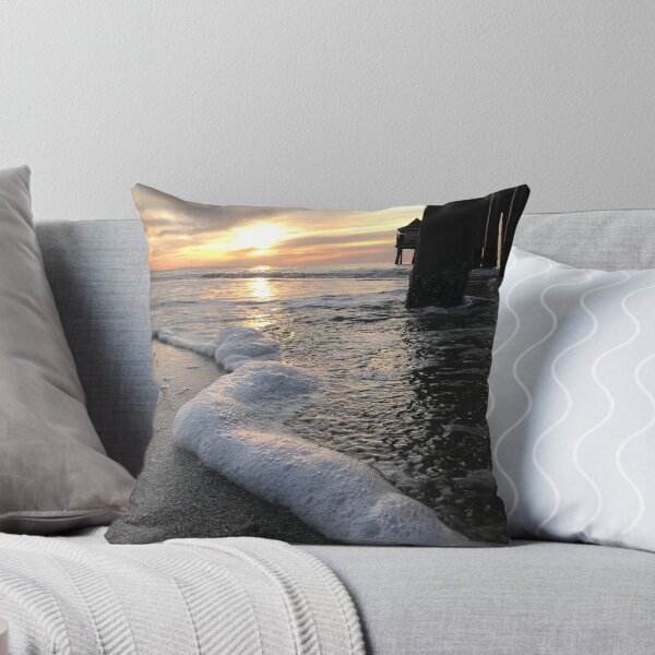 Artikelvorschau, Fort Myers Pier Sonnenuntergang - 2 entworfen und verkauft von Debbie Mueller.