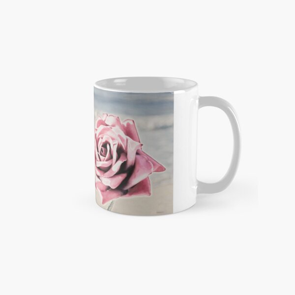 Artikel-Vorschau von Eine Rose am Strand mit weichen Wellen, designt und verkauft von Kells-shop.