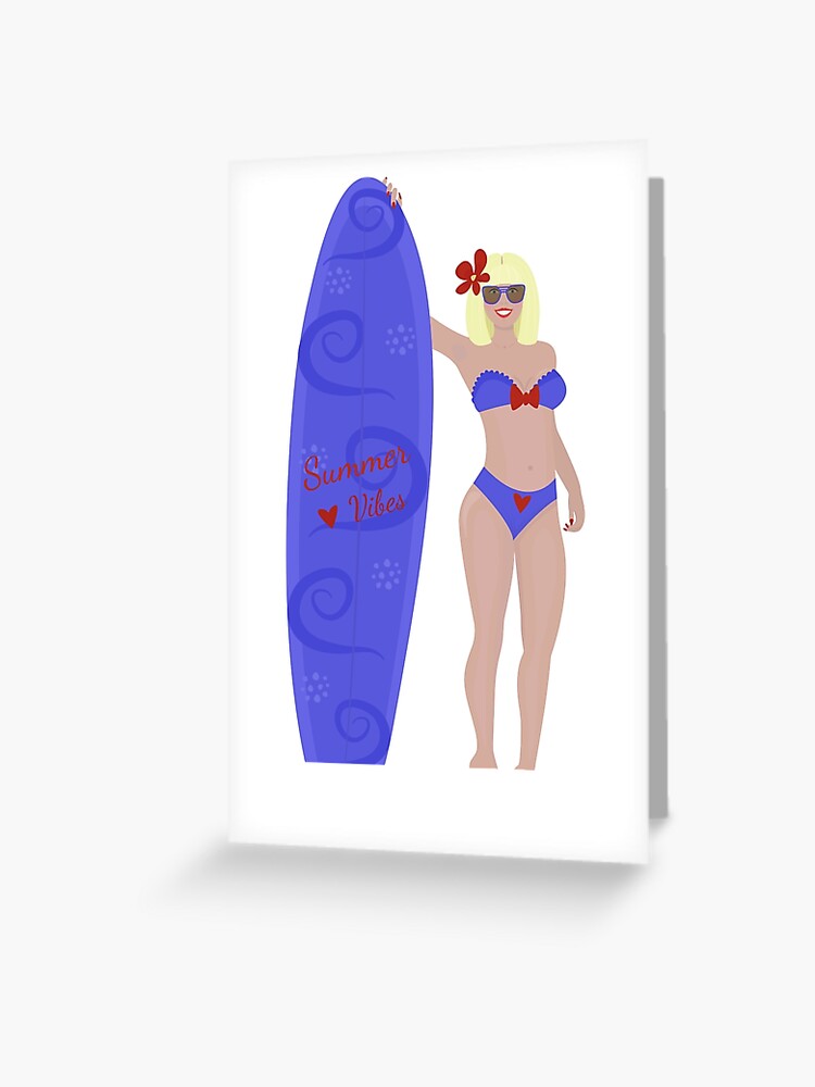 Femme Blonde En Maillot De Bain Avec Planche De Surf Sur La Plage