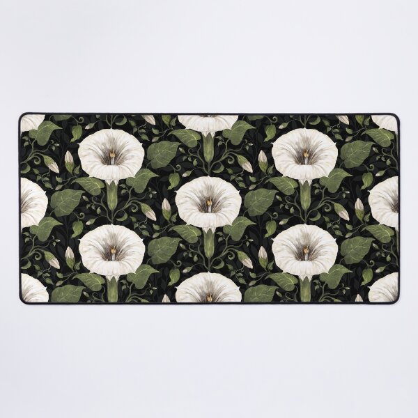 Aperçu de l'œuvre Dreamy Moonflower sur noir créée et vendue par Silver Steer Design.