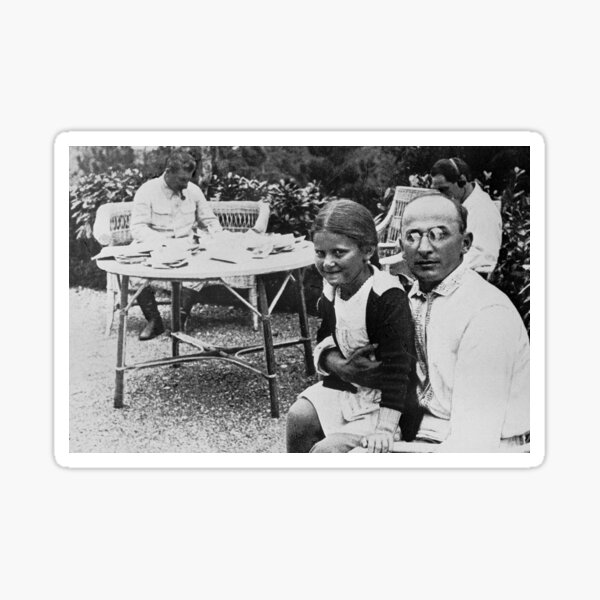Лаврентий Берия с дочерью Сталина Светланой - Lavrenty Beria with Stalin&#39;s daughter Svetlana Sticker