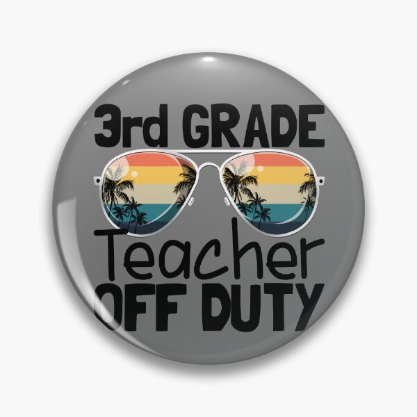 Artikelvorschau, Teacher Off Duty Last Day School 3rd Grade Teacher Off Duty Gear entworfen und verkauft von DynamicDesign.