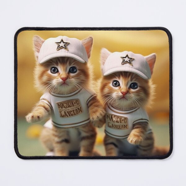 Artikelvorschau, Cute kittens in a cap on a background of golden fabric. entworfen und verkauft von aiphotosart.