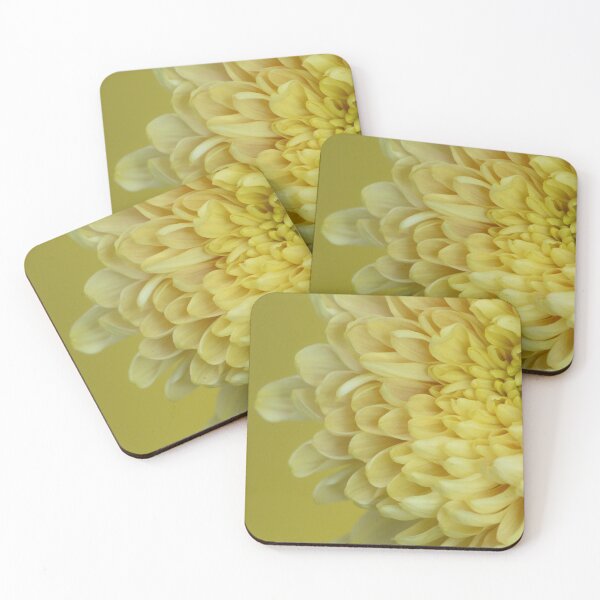Aperçu de l'œuvre Yellow Flower Petals créée et vendue par victoria frost.