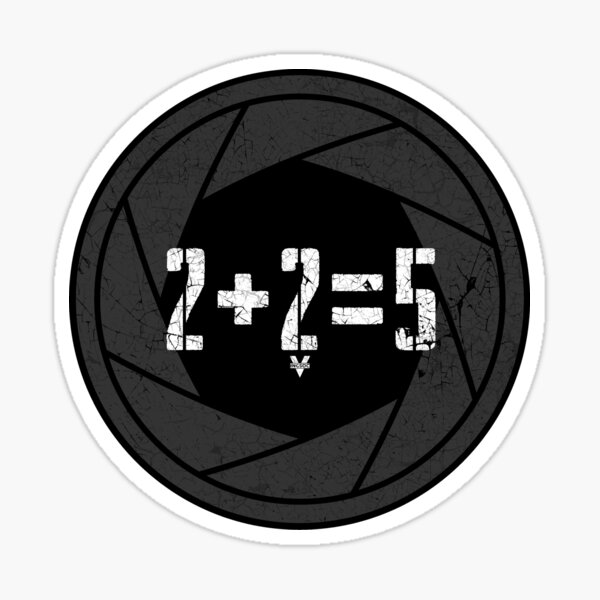 Vista previa del artículo con la obra «2+2=5», diseñado y vendido por Aries Custom.