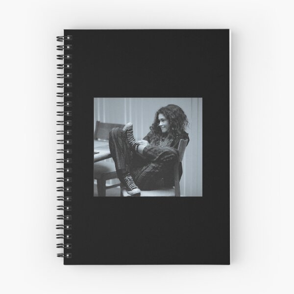 Artikelvorschau, Zendaya als Rue Bennett, „Euphorie“ entworfen und verkauft von themorganlane.