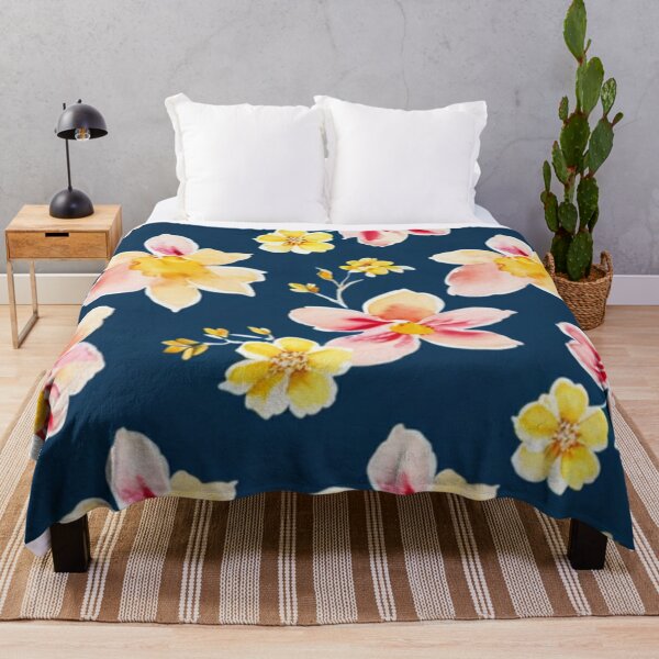 Watercolor floral pattern Throw Blanket