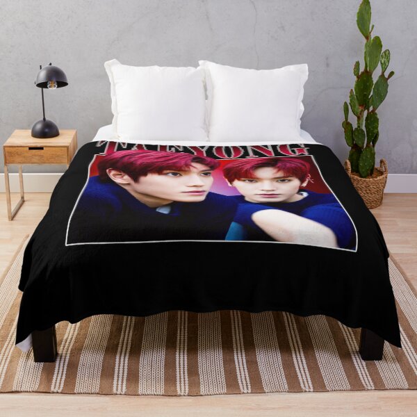 Artikelvorschau, Taeyong entworfen und verkauft von Kane-Fashions.